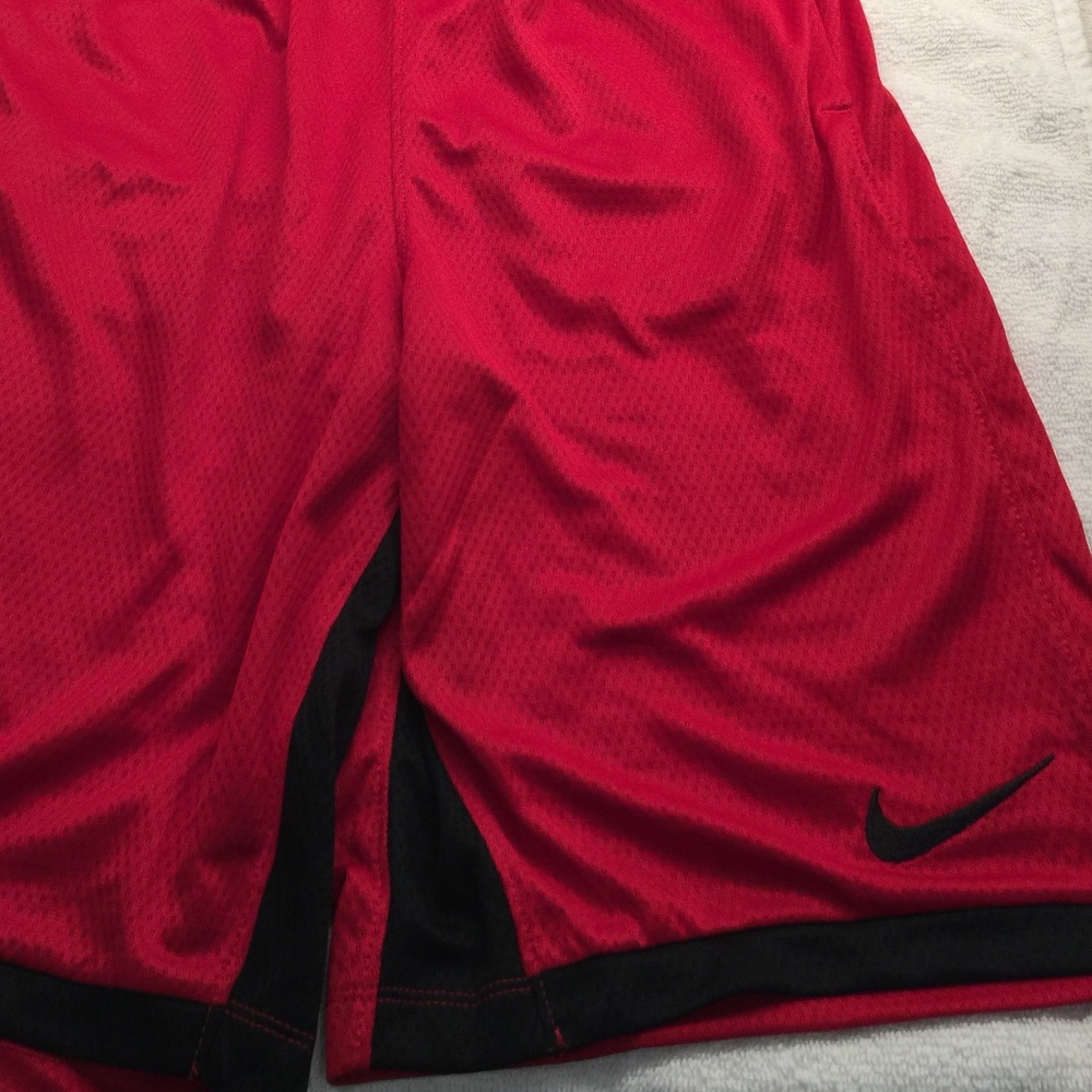 Nike Boys Maroon training sports shorts -Y XL